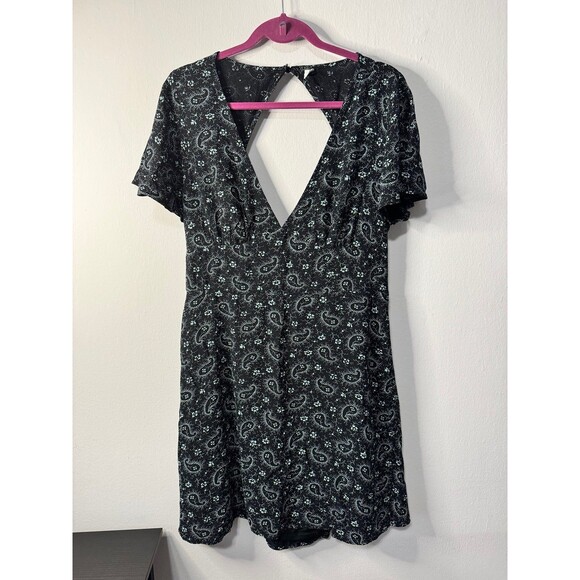 BP. Women’s Paisley Flutter Sleeve V-Neck Dress Plus Size: 1X - Picture 2 of 8